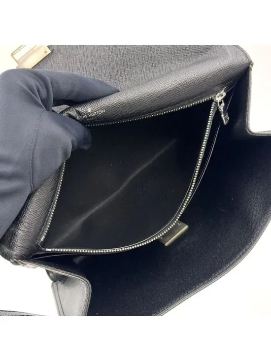 Louis Vuitton Selenga Taiga Ardoise Leather Black Clutch Silver - Picture 7 of 15